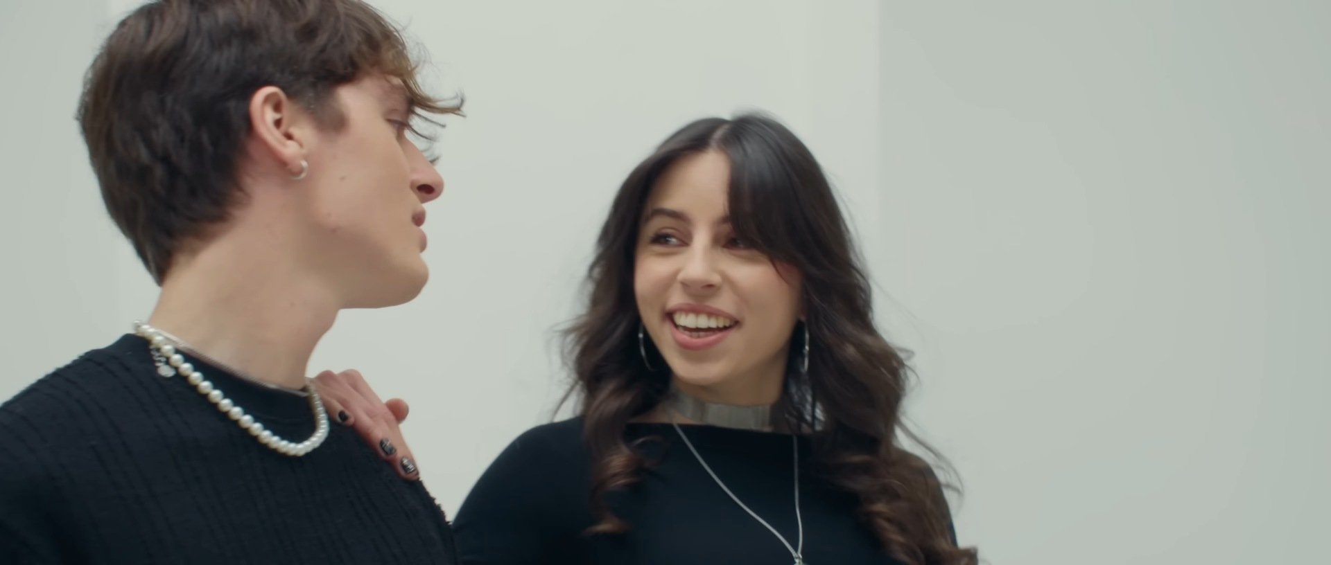 Photogramme 2 de Adèle & Robin — Courage (clip, réalisé par Naumaur)