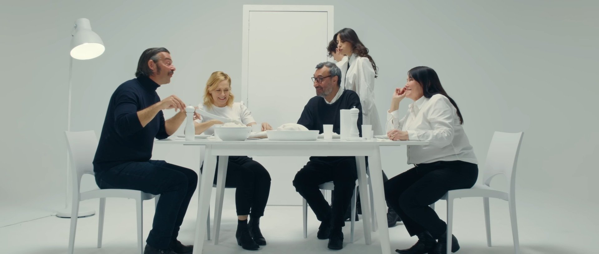 Photogramme 3 de Adèle & Robin — Courage (clip, réalisé par Naumaur)