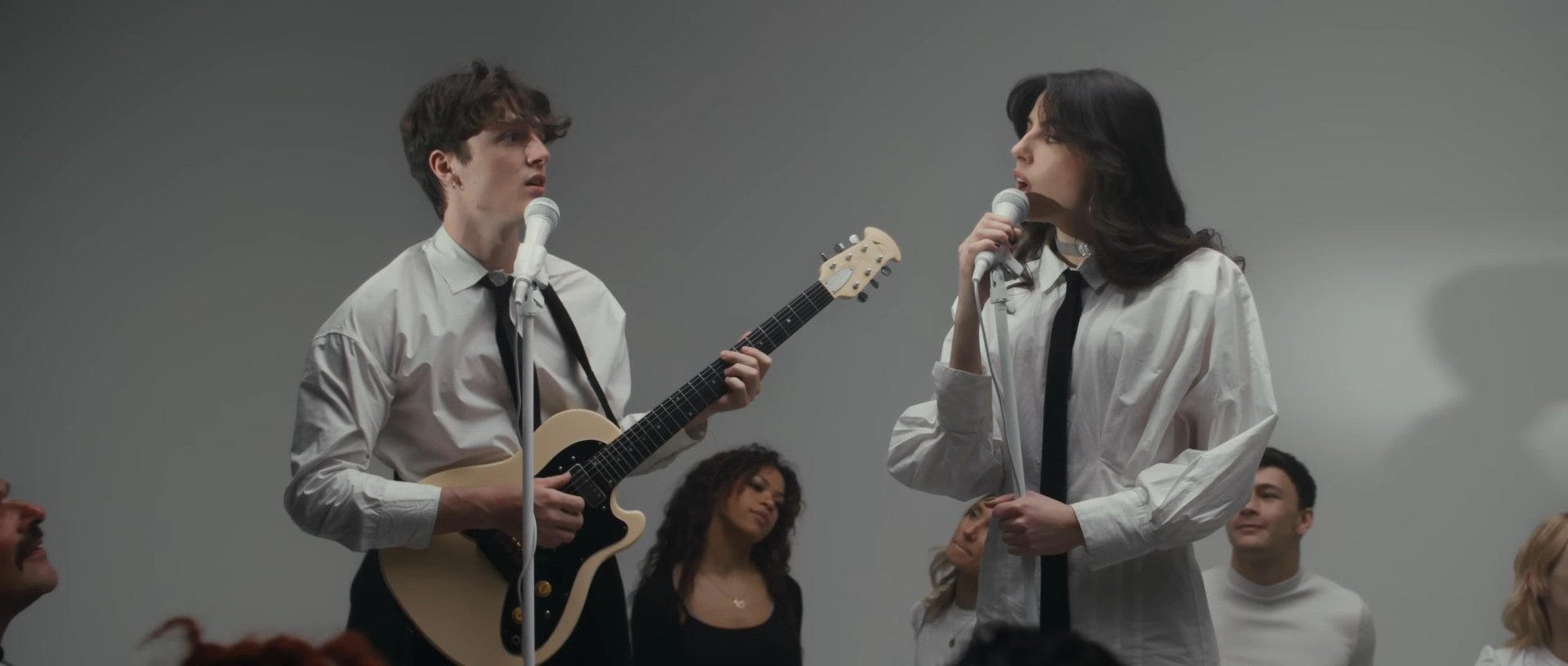 Photogramme 6 de Adèle & Robin — Courage (clip, réalisé par Naumaur)