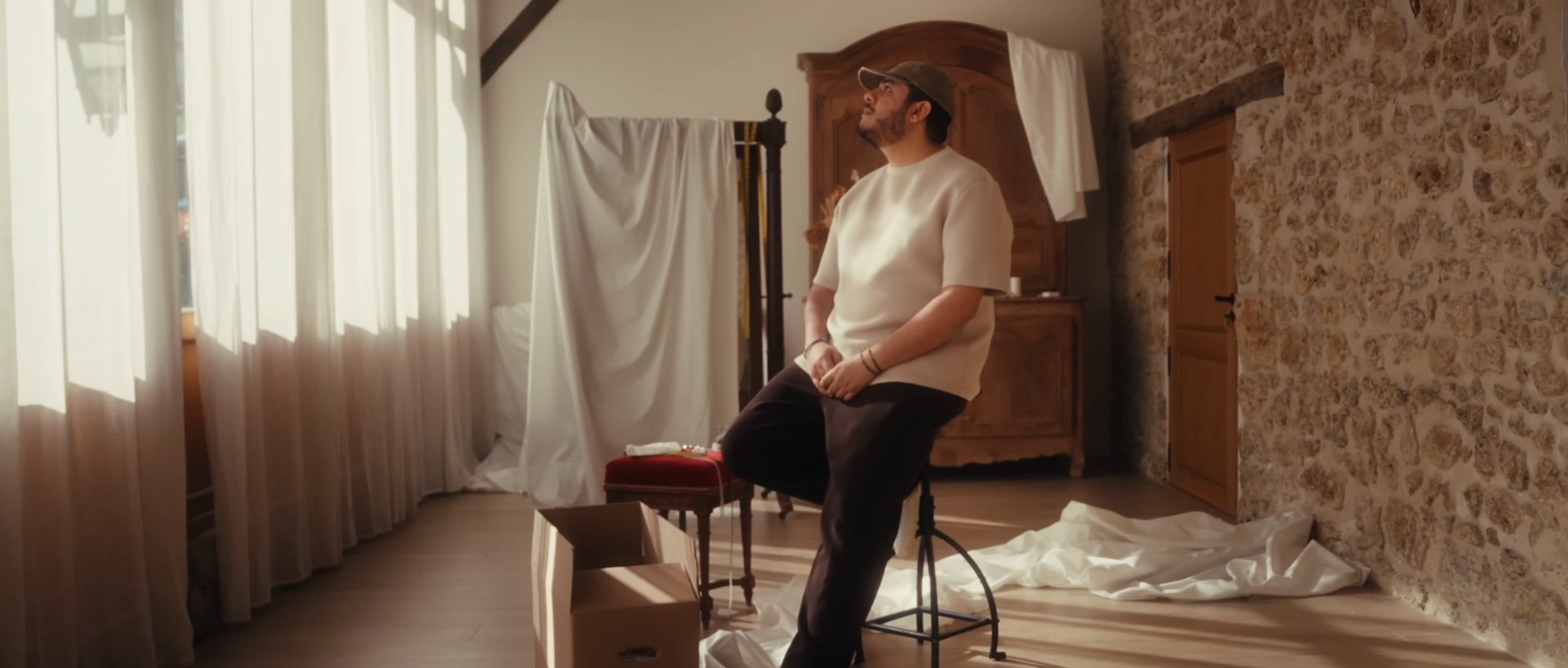 Photogramme 4 de Heroe — Dans dix ans (clip, réalisé par Naumaur)