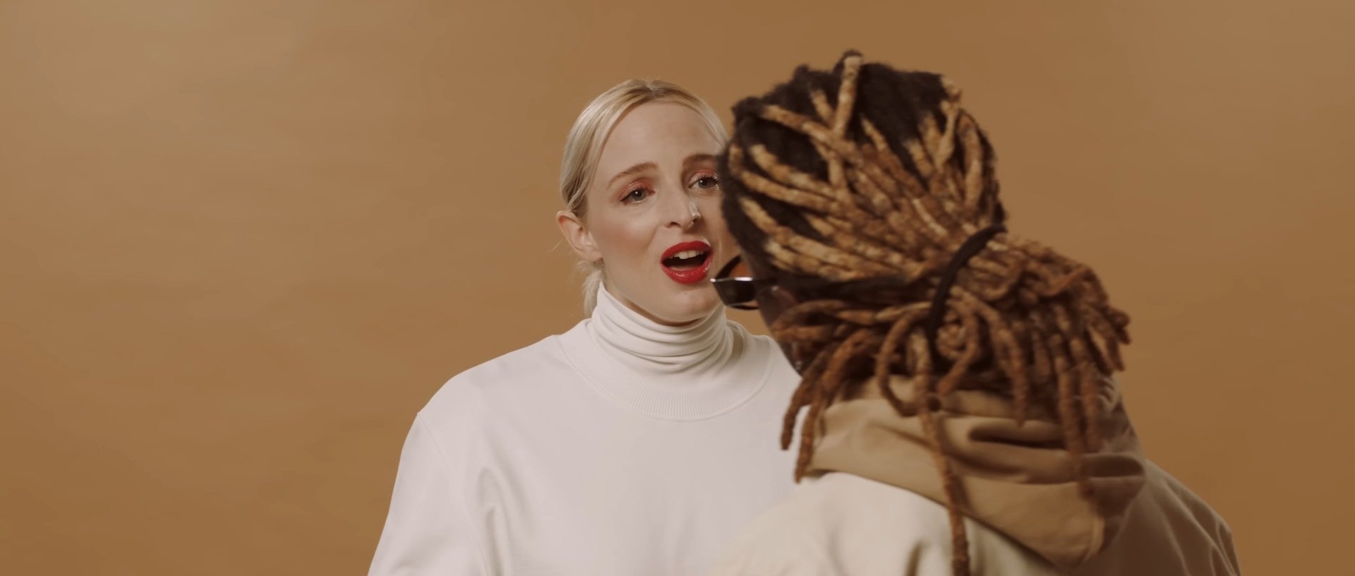 Photogramme 4 de Madame Monsieur — Comment ça va (clip, réalisé par Sam & Thibault)
