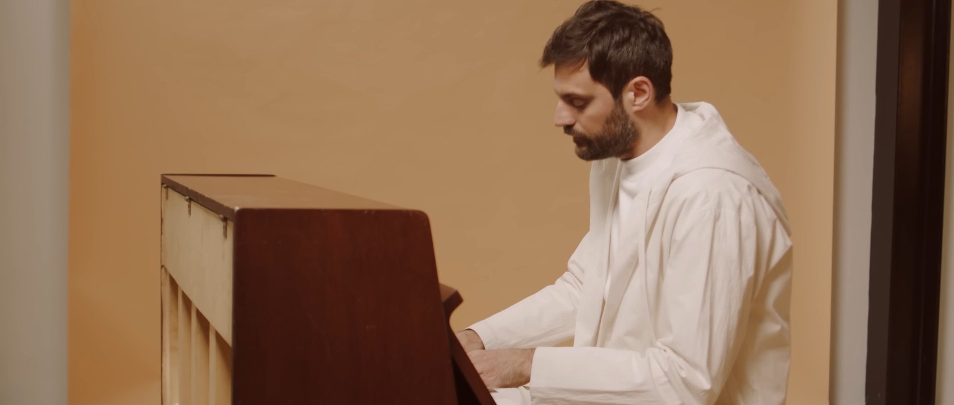 Photogramme 6 de Madame Monsieur — Comment ça va (clip, réalisé par Sam & Thibault)